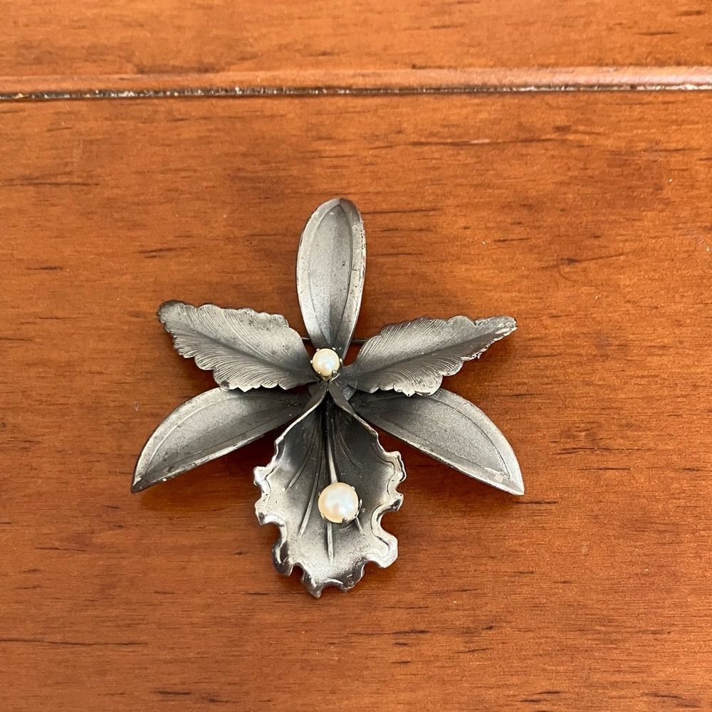 Vintage Costume Jewelry Floor Brooch Pin